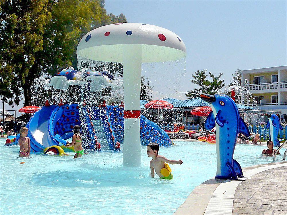 Messonghi Beach Holiday Resort Moraḯtika Luaran gambar