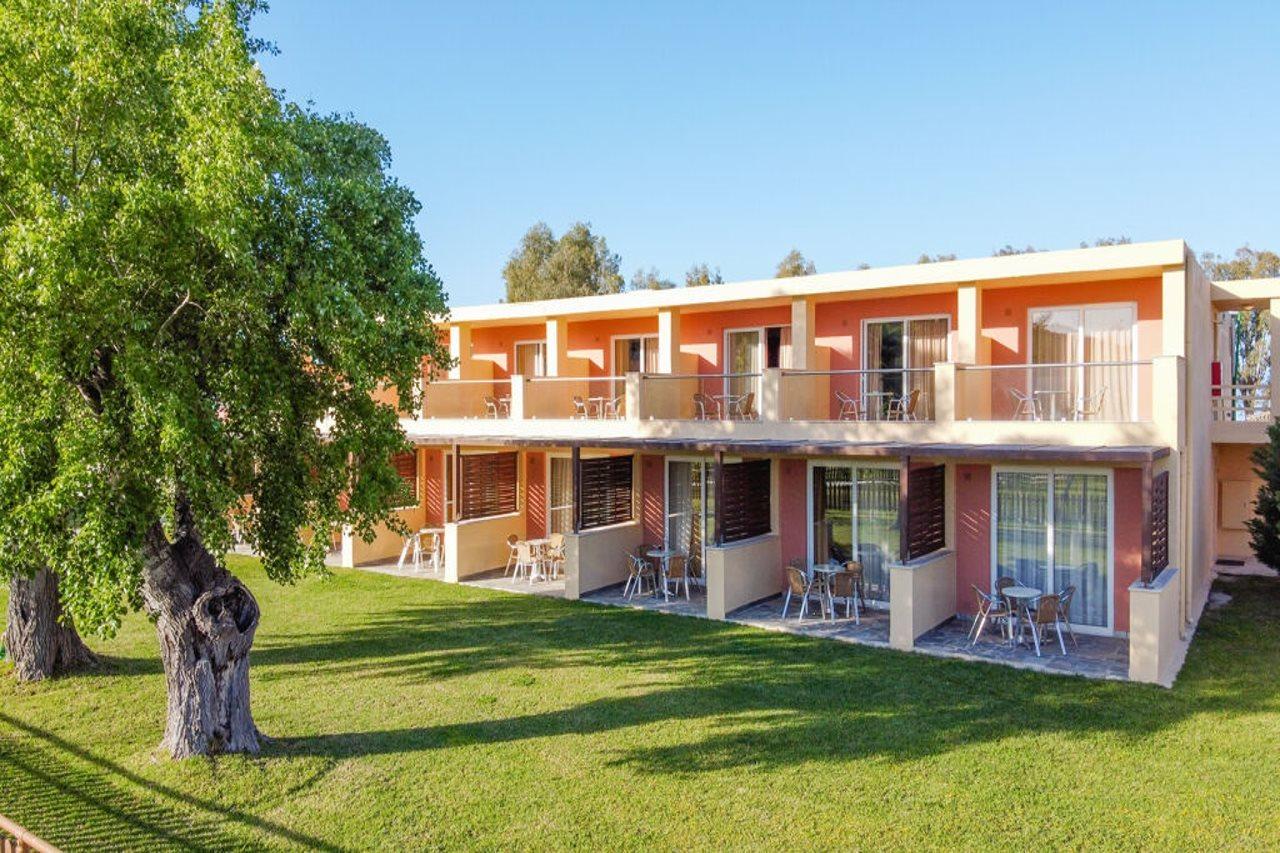 Messonghi Beach Holiday Resort Moraḯtika Luaran gambar