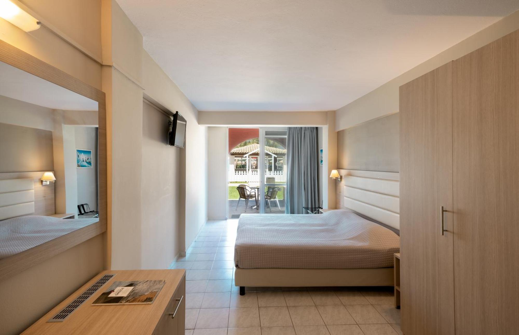 Messonghi Beach Holiday Resort Moraḯtika Luaran gambar