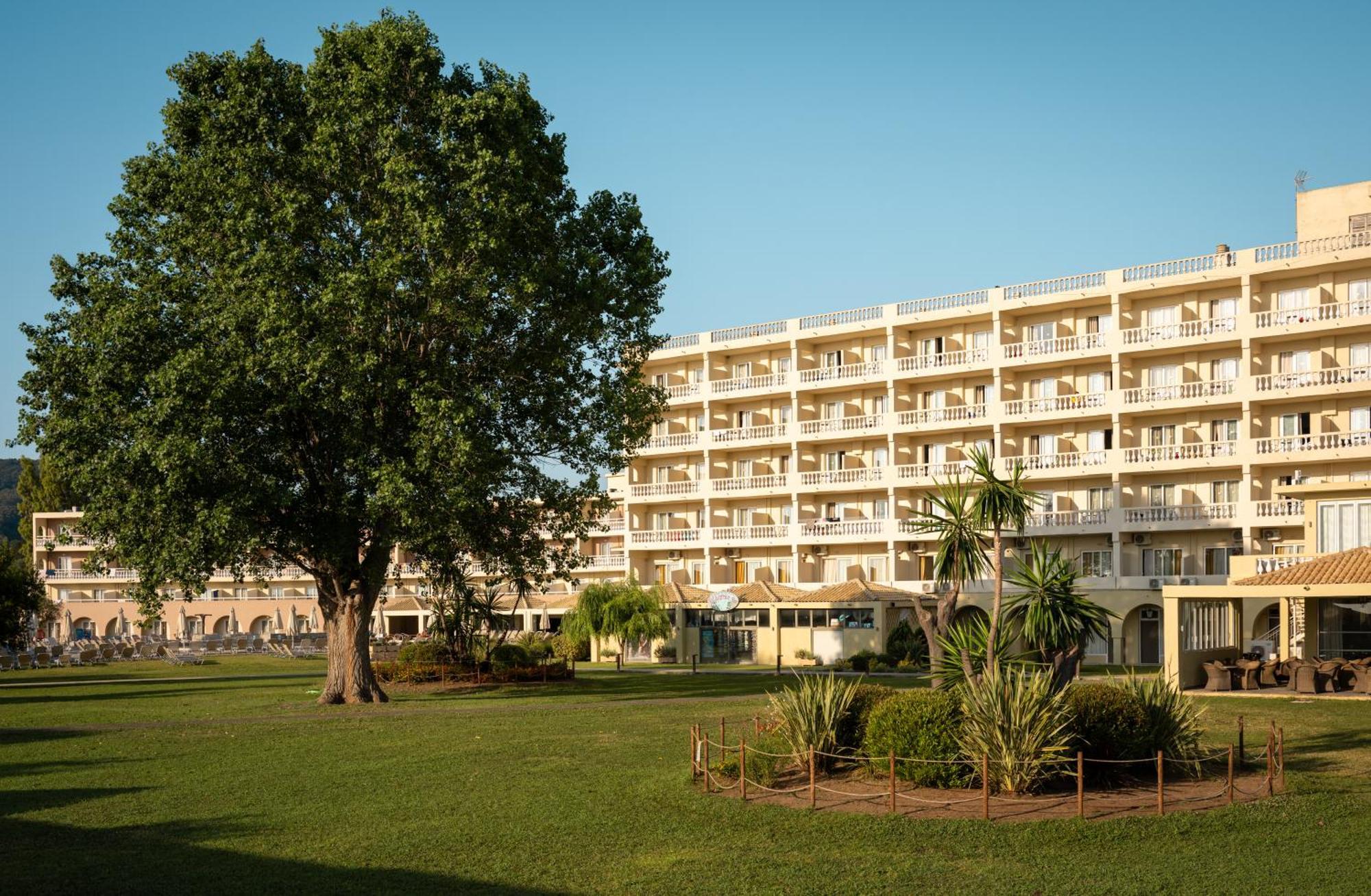 Messonghi Beach Holiday Resort Moraḯtika Luaran gambar