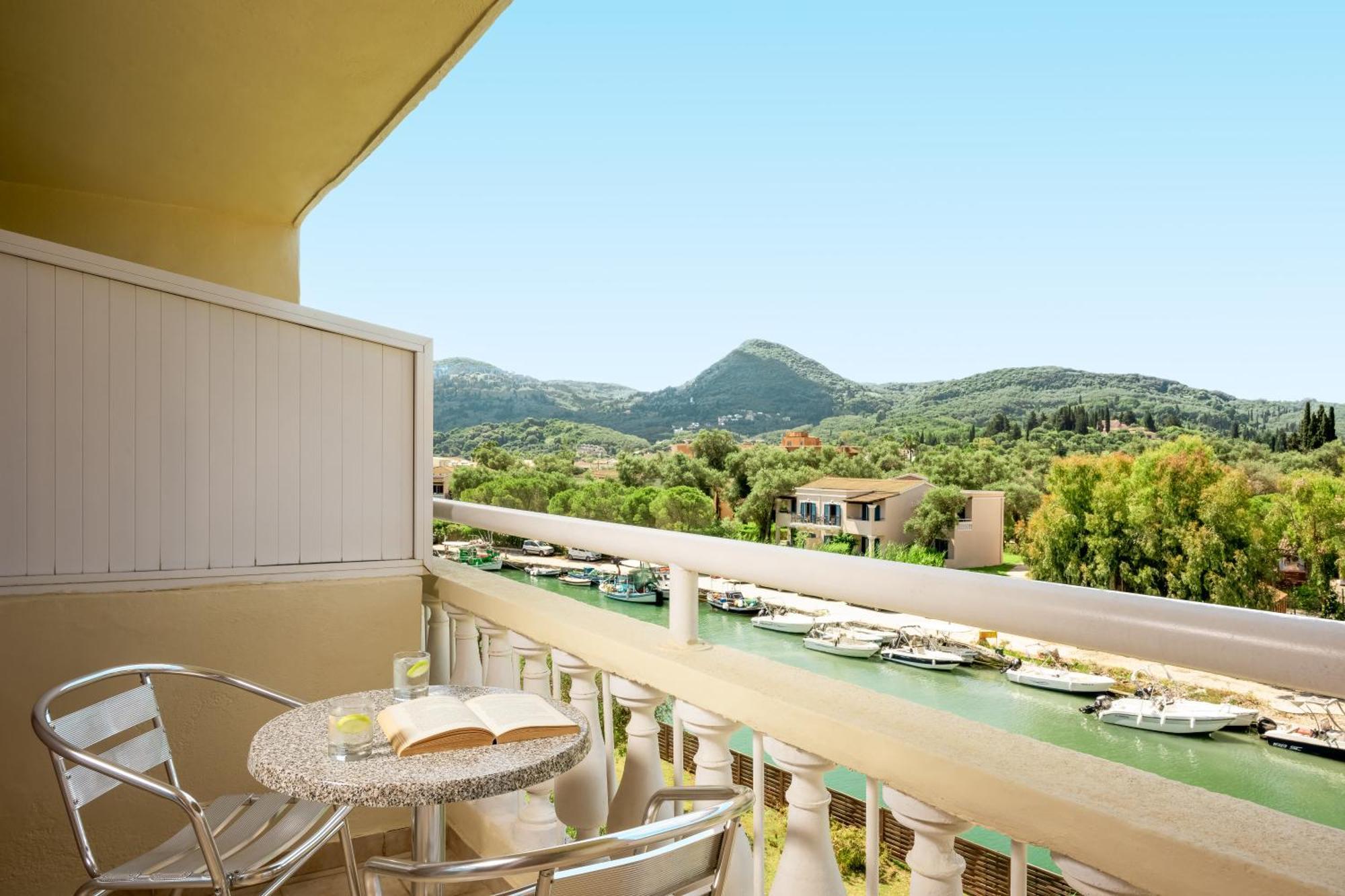 Messonghi Beach Holiday Resort Moraḯtika Luaran gambar