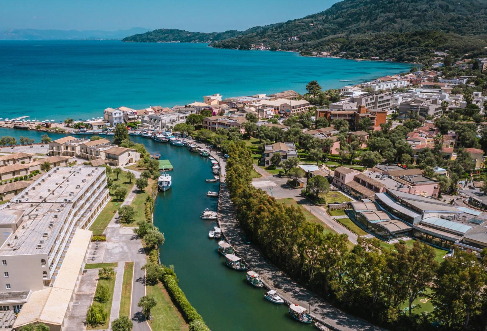 Messonghi Beach Holiday Resort Moraḯtika Luaran gambar