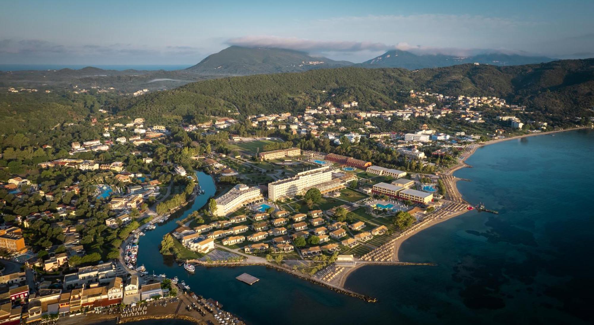 Messonghi Beach Holiday Resort Moraḯtika Luaran gambar