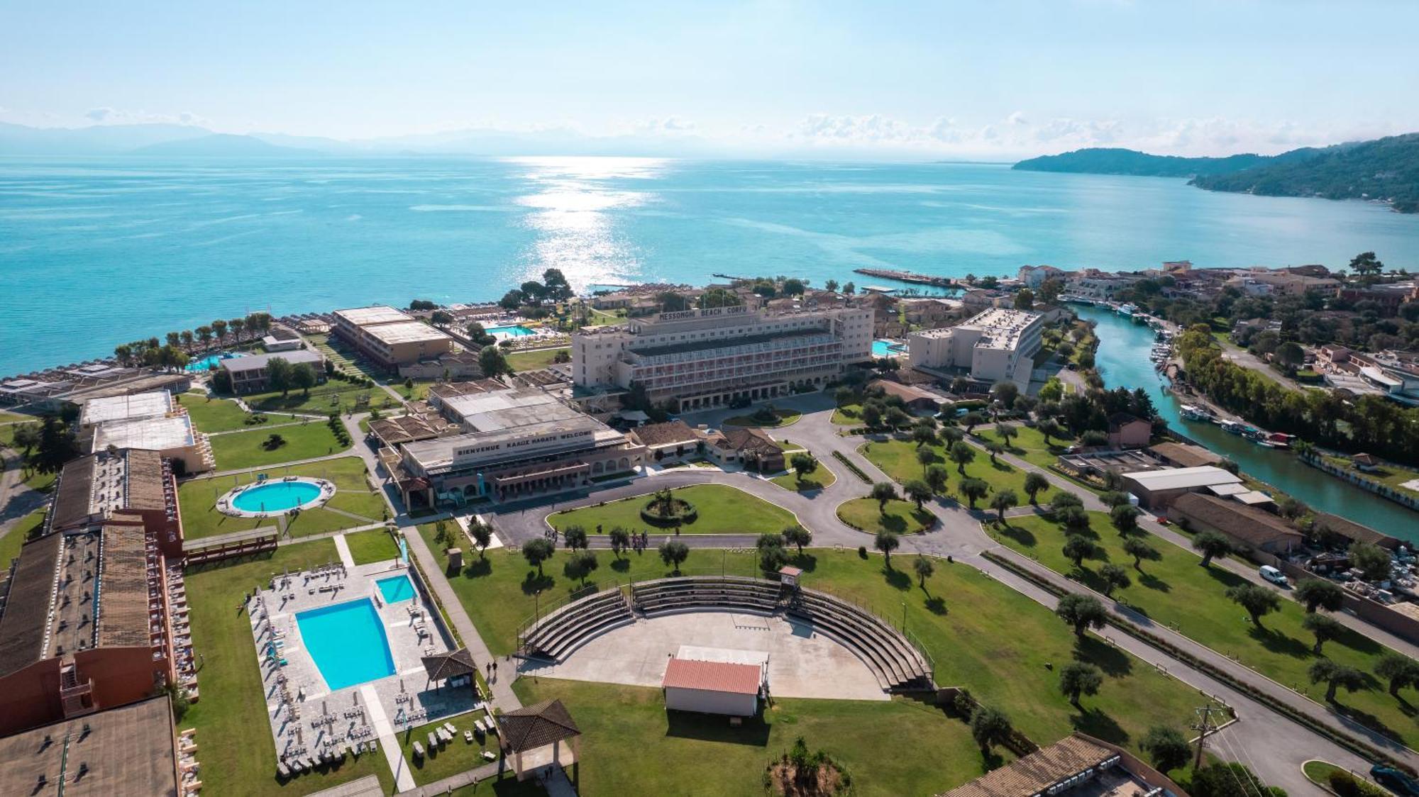 Messonghi Beach Holiday Resort Moraḯtika Luaran gambar